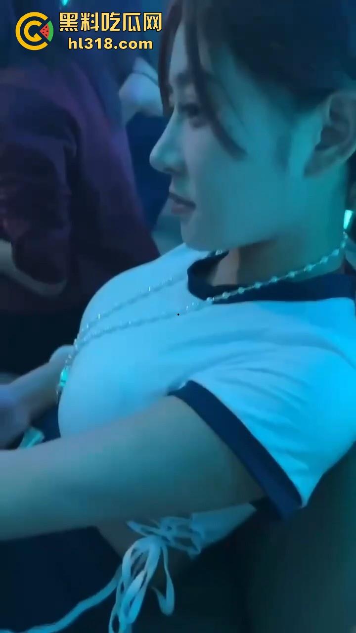 顶级富人圈淫乱奢侈的一角！顶级会所名媛盛宴，富哥们会所嗨完直接带回酒店啪啪，极其淫乱！-2