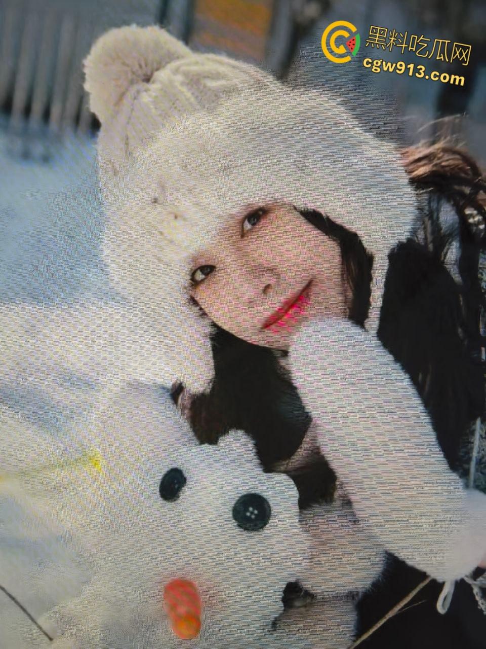 河北承德少妇【冯伟】，三十如狼四十如虎，背着老公偷情男大学生，黑丝翘臀疯狂打桩后入 ！-3