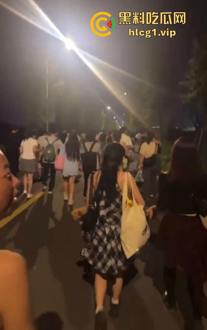 管杀不管埋啊！常州长荡湖芒禾音乐节 真是花钱找罪受 物价超贵还有人摔骨折！-12