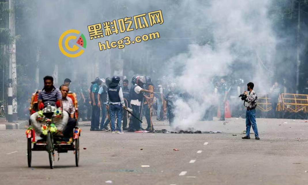 孟加拉国总理辞职 大学生集体反政府抗议 爆发冲突 致约25人死亡！-4