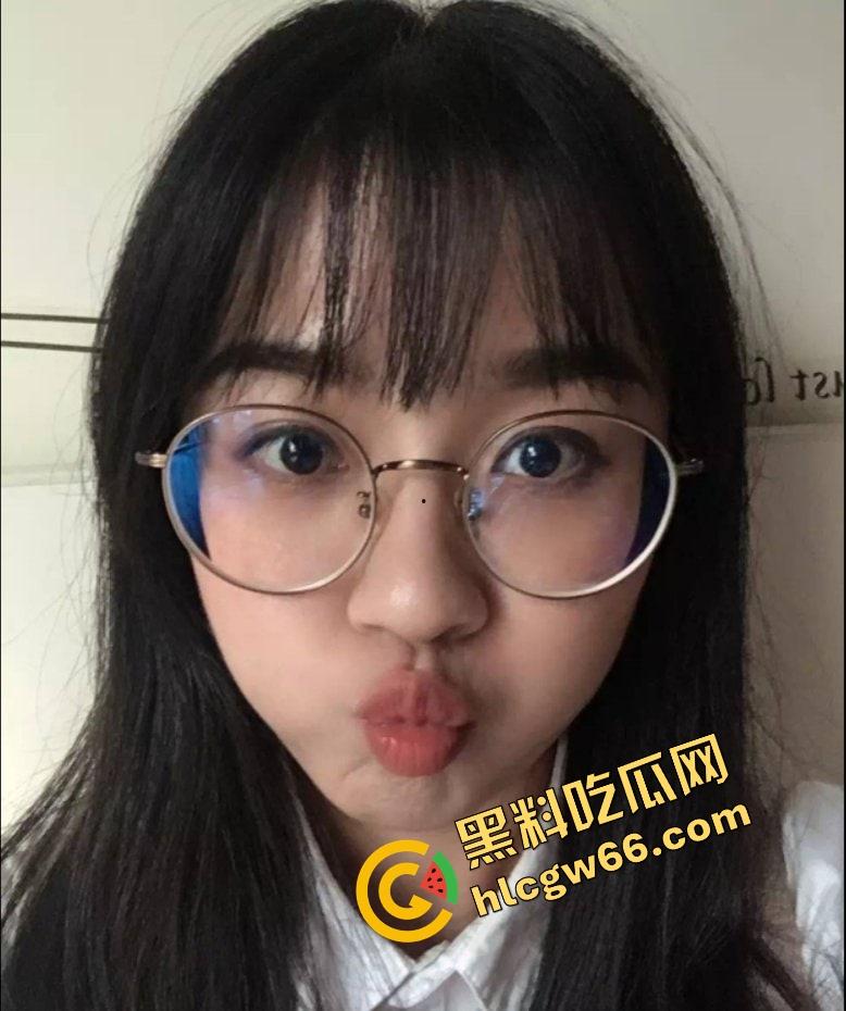 黄山技校反差骚妹【李丹尼】酒店黑丝口交全程曝光，大鲍鱼开发成通道，开房爽到喷水！-1